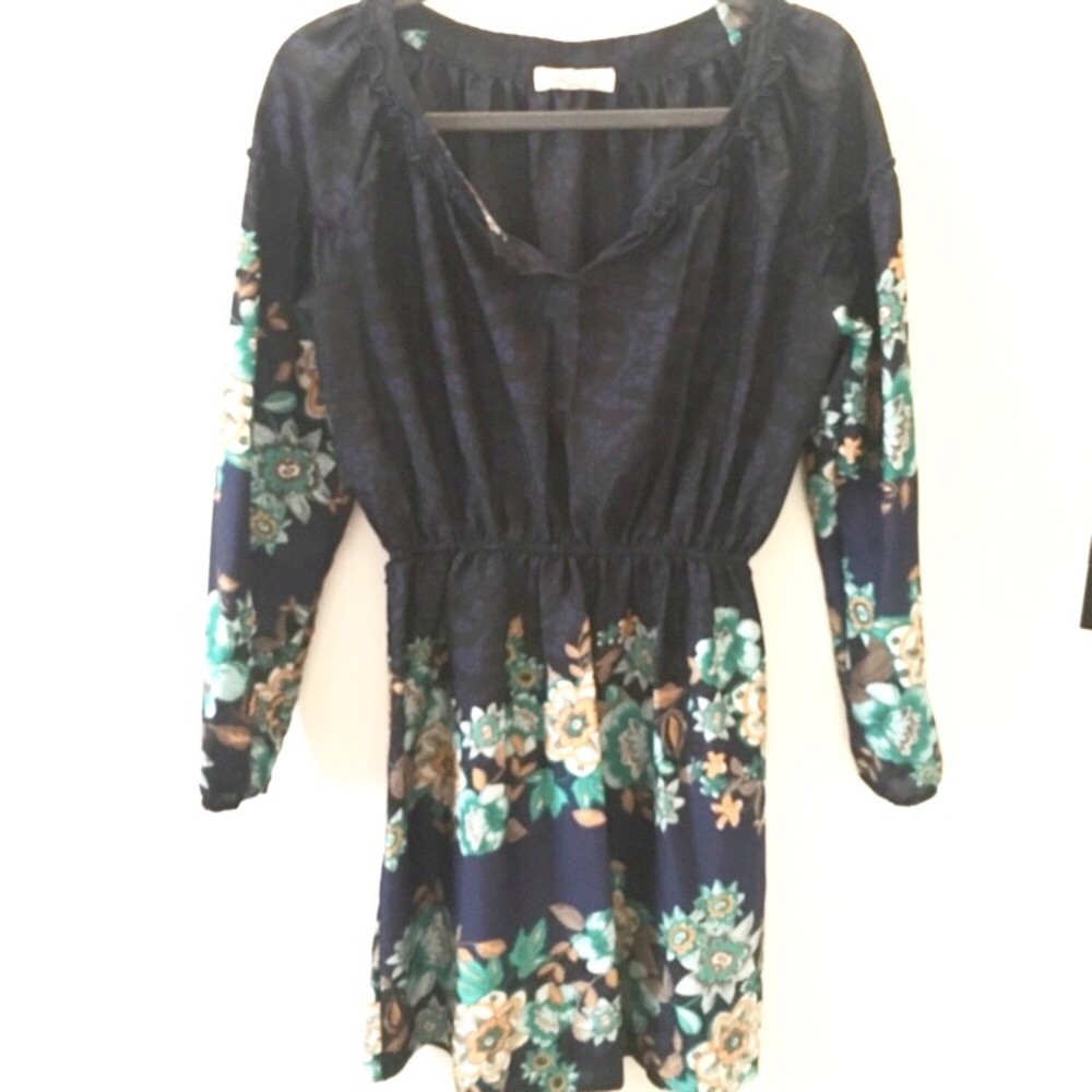 Beautiful floral dress midi long sleeve